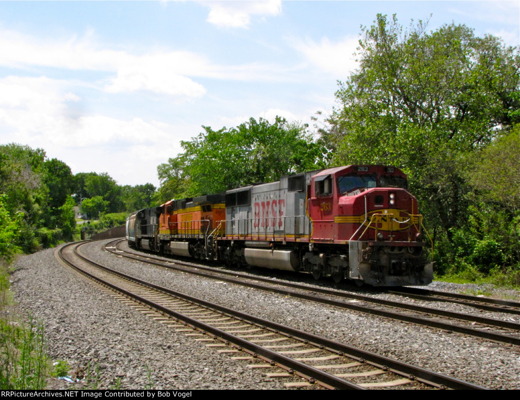BNSF 263 and 5501